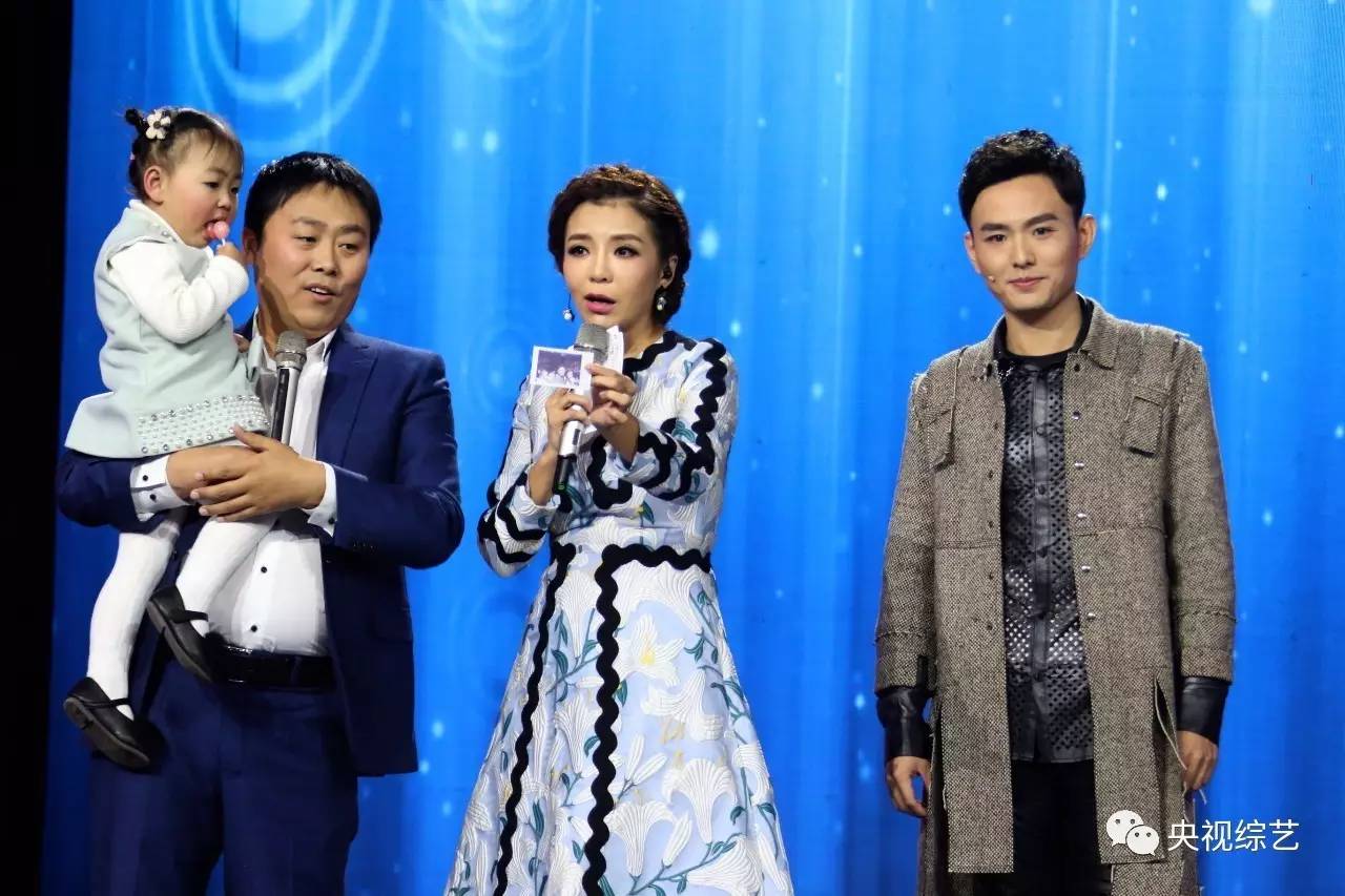 心惊肉跳!魔术师邓男子"电钻活人",钻手掌,钻脸,你敢看吗?