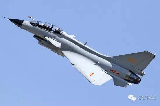 空军参演的3型战机备受瞩目 ↑ 歼轰-7轰炸机   歼轰-7是中国自行研制